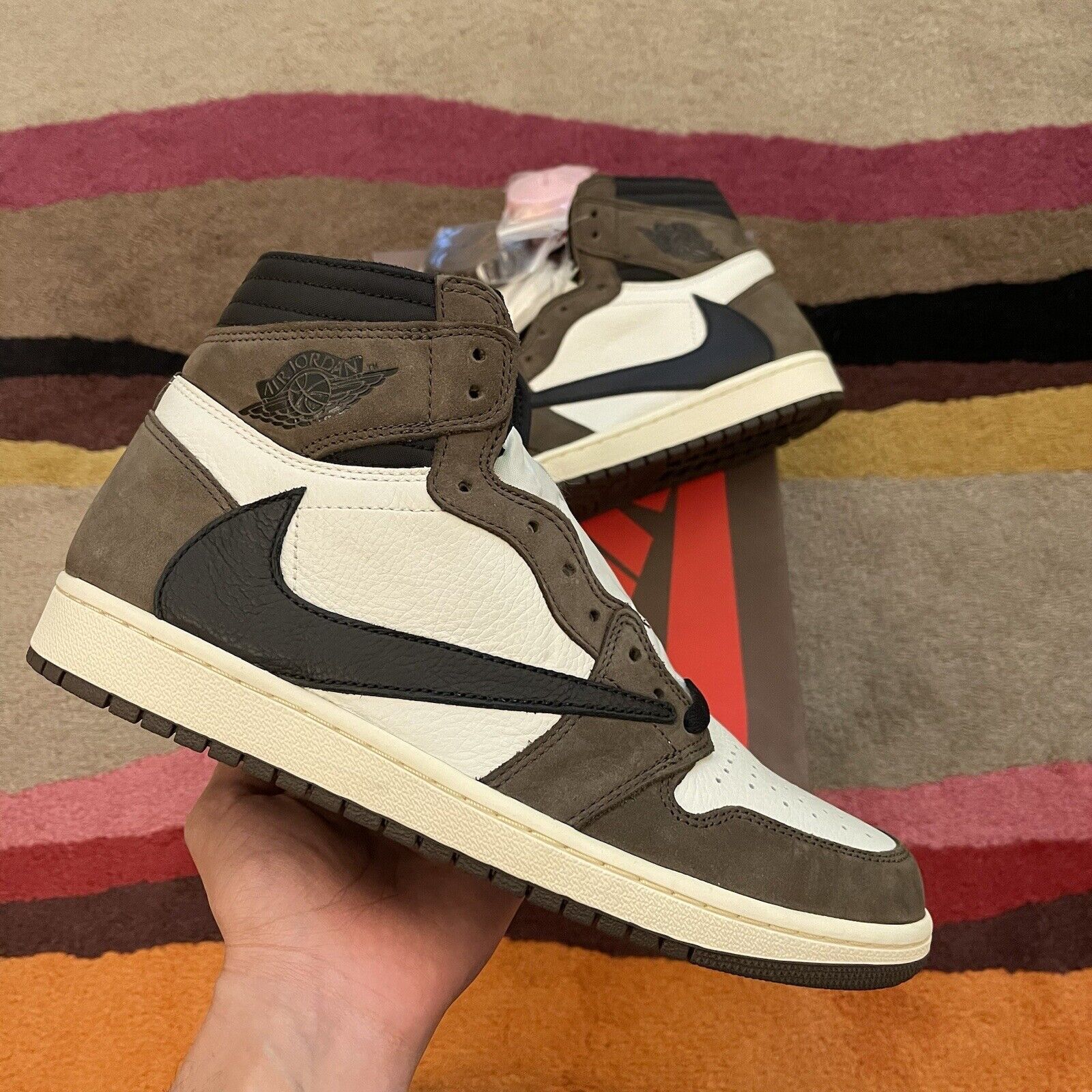 Air Jordan 1 Retro High OG x Travis Scott ‘Mocha’ photo review