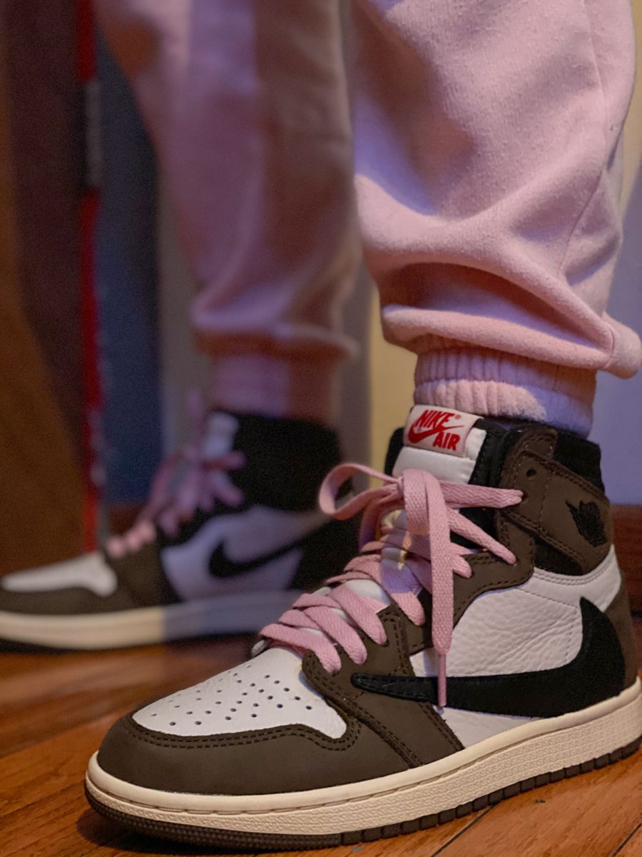 Air Jordan 1 Retro High OG x Travis Scott ‘Mocha’ photo review