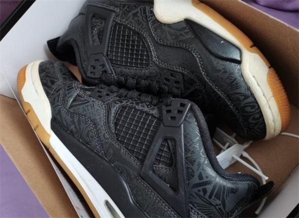 Air Jordan 4 Retro ‘Black Laser’ photo review