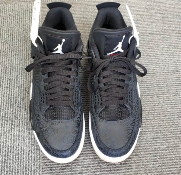 Air Jordan 4 Retro ‘Black Laser’ photo review