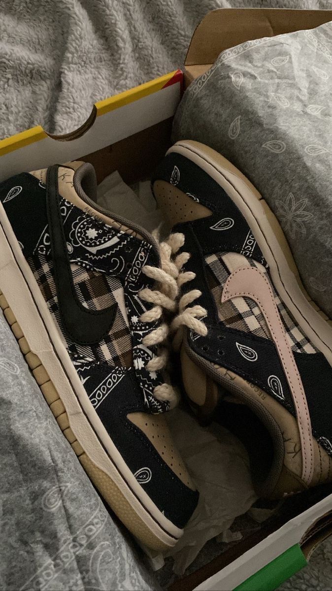 Nike x Travis Scott SB Dunk Low Premium QS ‘Cactus Jack’ photo review