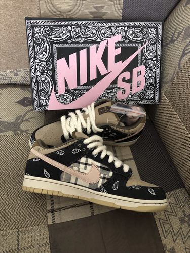 Nike x Travis Scott SB Dunk Low Premium QS ‘Cactus Jack’ photo review