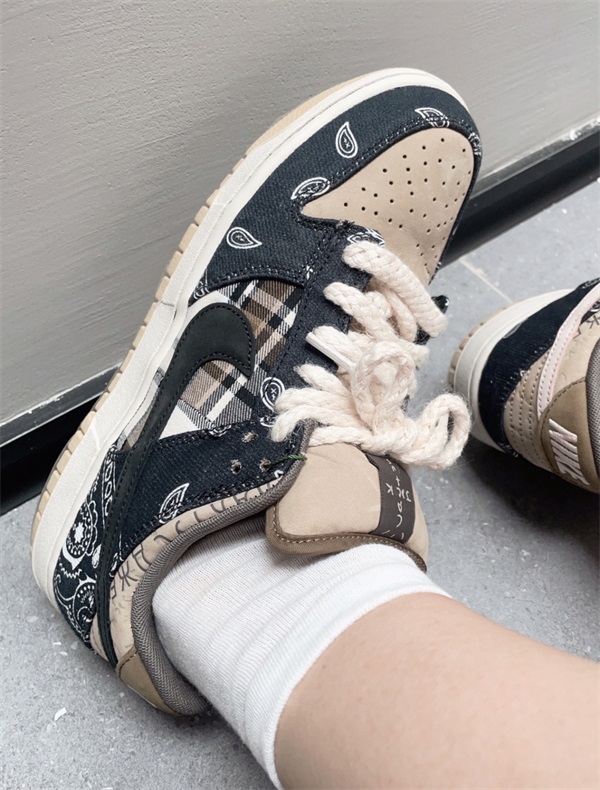 Nike x Travis Scott SB Dunk Low Premium QS ‘Cactus Jack’ photo review