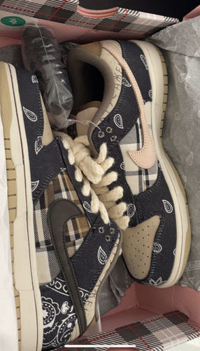 Nike x Travis Scott SB Dunk Low Premium QS ‘Cactus Jack’ photo review