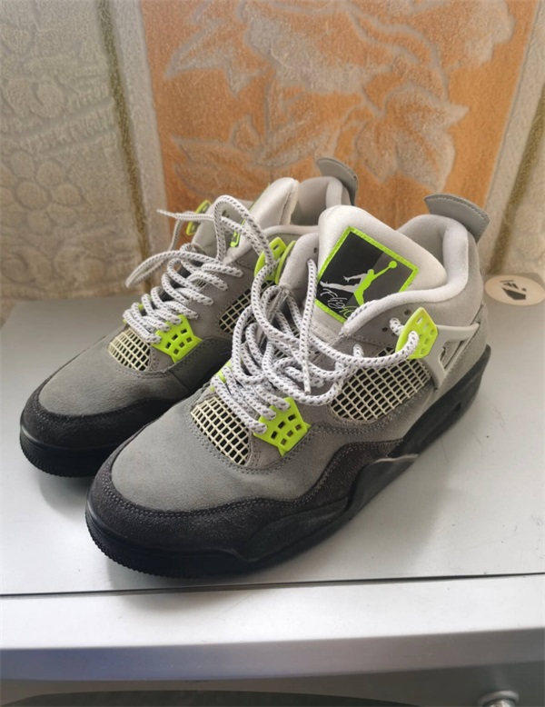 Air Jordan 4 Retro SE ‘Neon 95’ photo review
