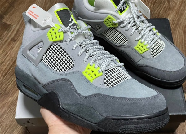 Air Jordan 4 Retro SE ‘Neon 95’ photo review