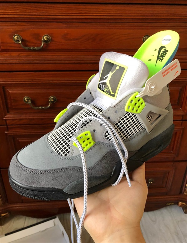 Air Jordan 4 Retro SE ‘Neon 95’ photo review