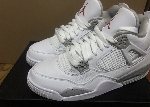 Air Jordan 4 Retro ‘White Oreo’ photo review