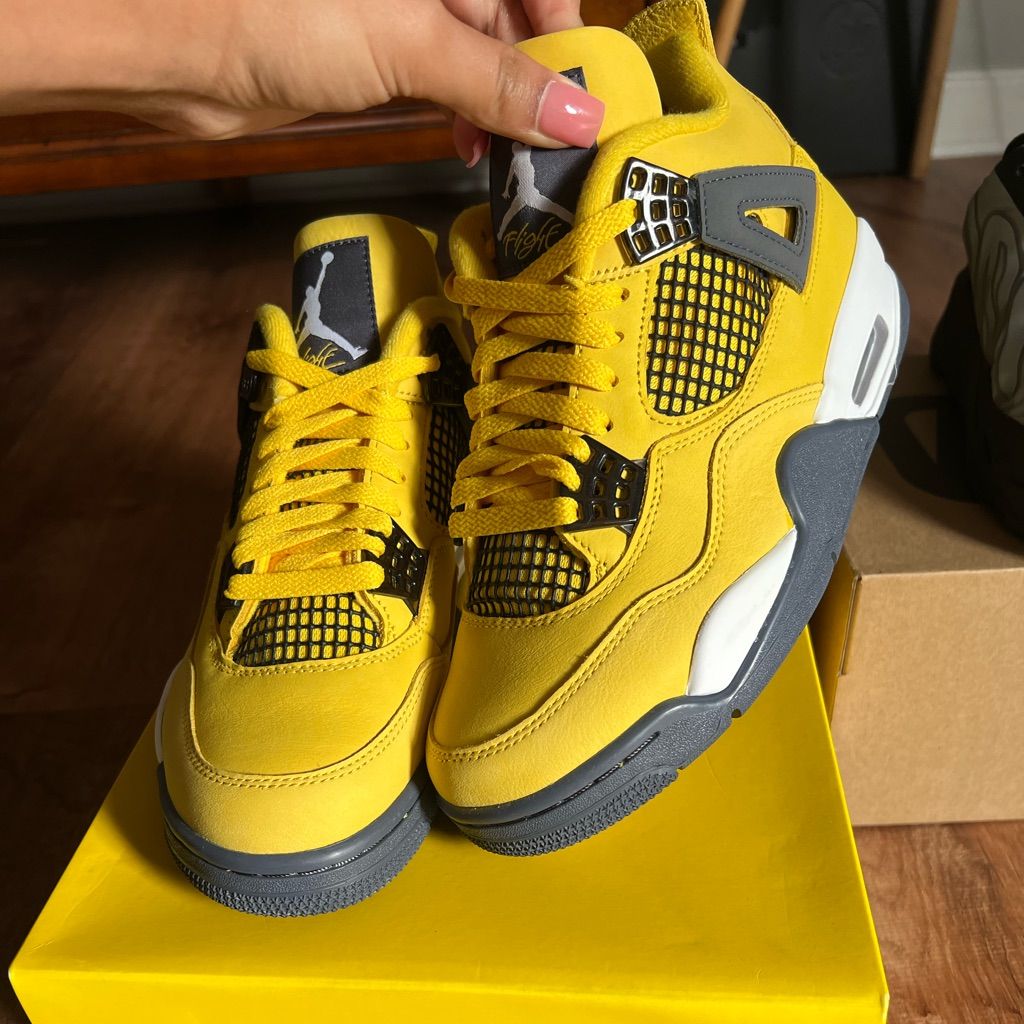 Air Jordan 4 Retro ‘Lightning’ photo review