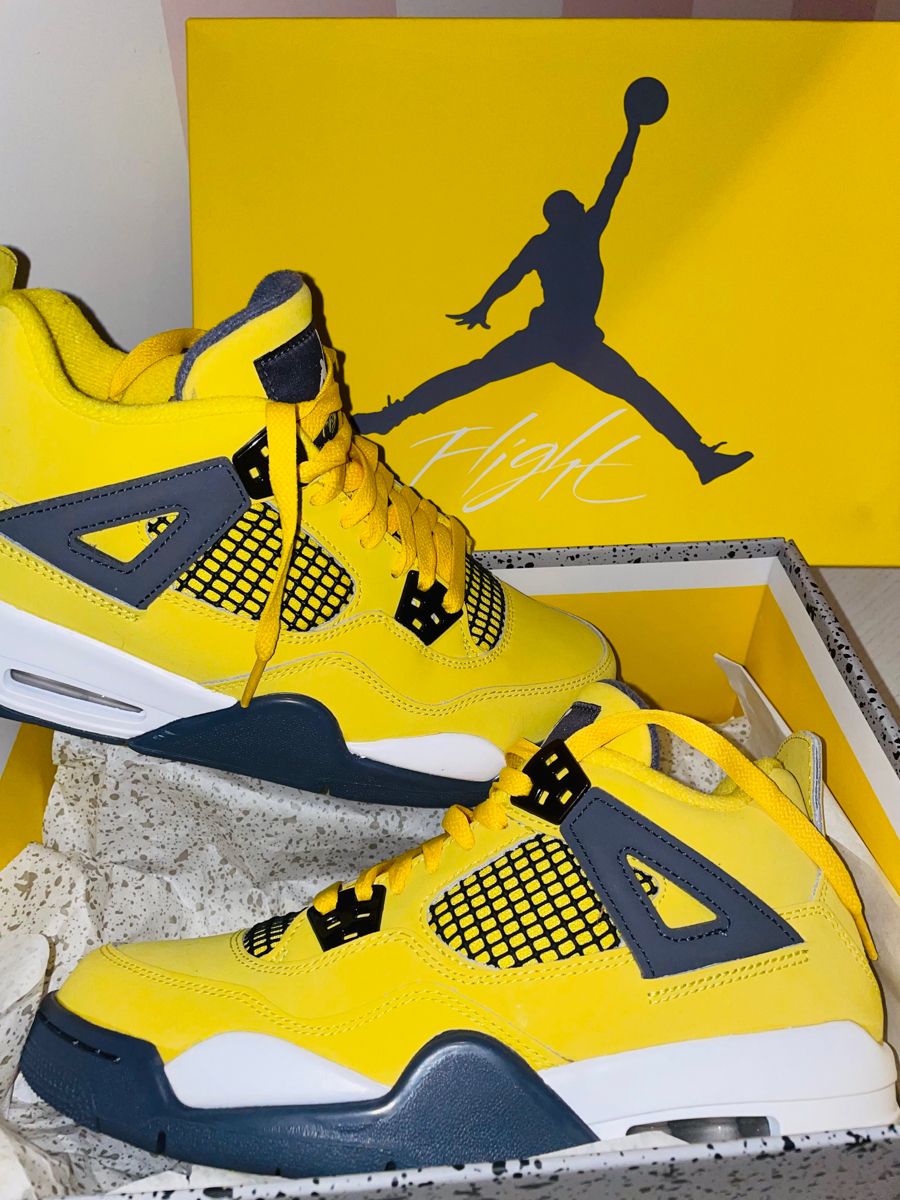Air Jordan 4 Retro ‘Lightning’ photo review