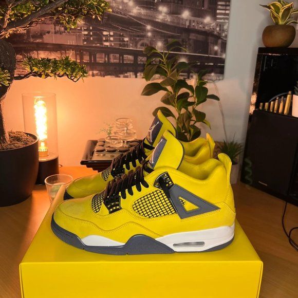 Air Jordan 4 Retro ‘Lightning’ photo review
