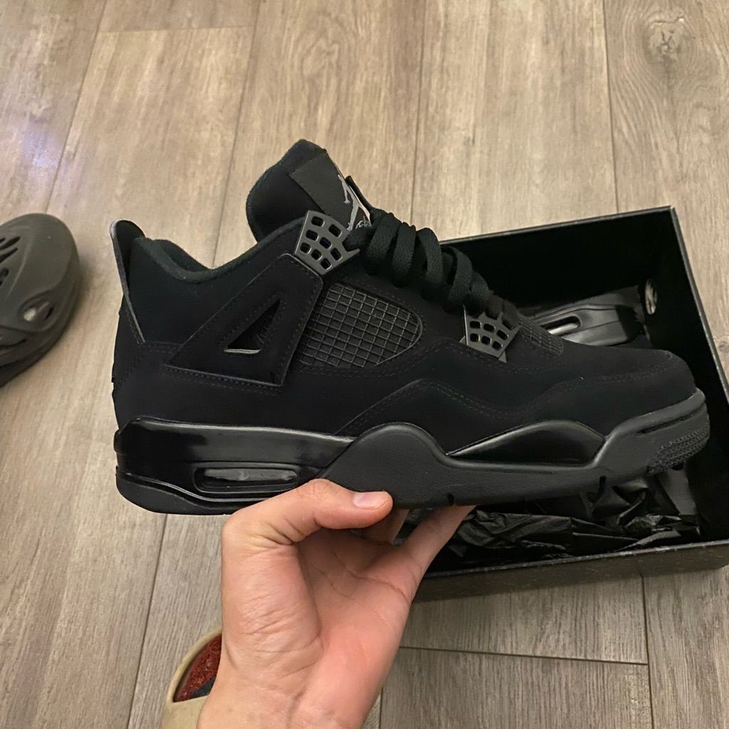 Air Jordan 4 Retro ‘Black Cat’ photo review