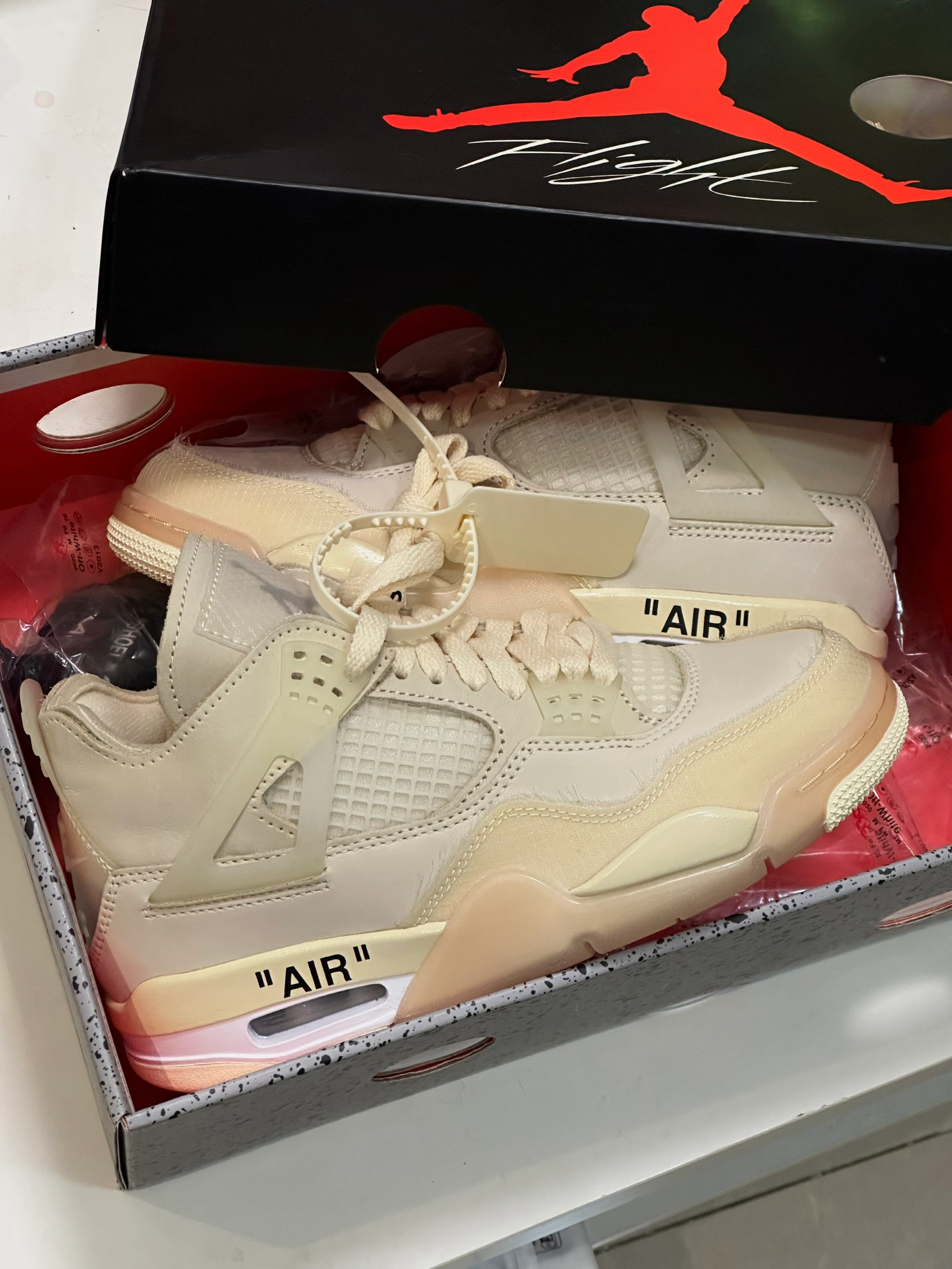 Air Jordan 4 x Off-White SP ‘Sail’ photo review