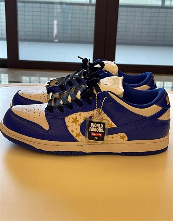 Nike x Supreme SB Dunk Low OG QS ‘Hyper Royal’ photo review