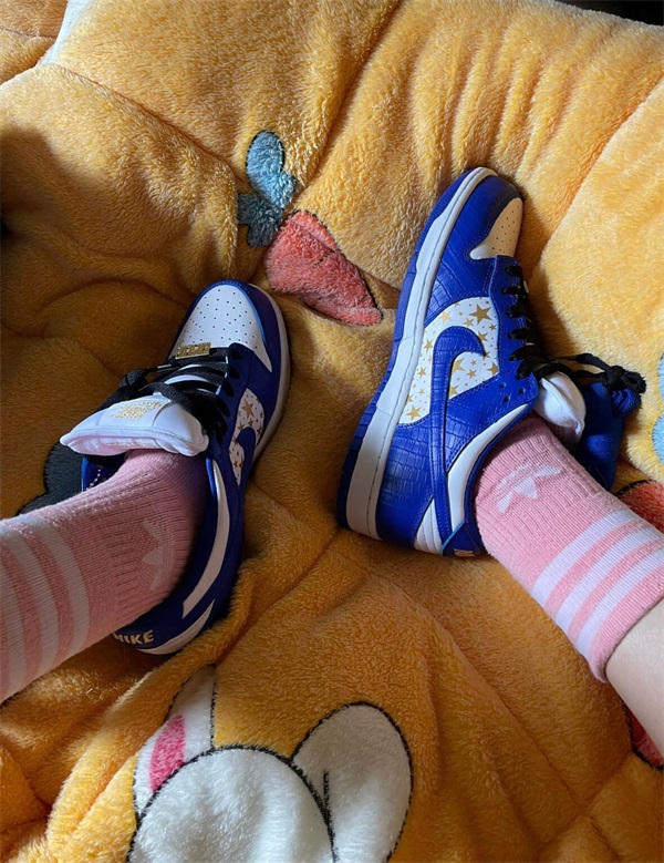 Nike x Supreme SB Dunk Low OG QS ‘Hyper Royal’ photo review
