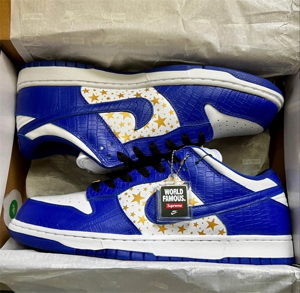 Nike x Supreme SB Dunk Low OG QS ‘Hyper Royal’ photo review