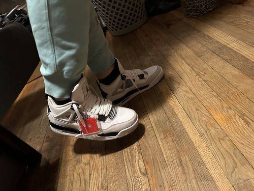 Air Jordan 4 Retro ‘Military Black’ photo review