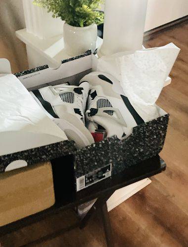 Air Jordan 4 Retro ‘Military Black’ photo review