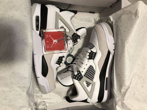 Air Jordan 4 Retro ‘Military Black’ photo review