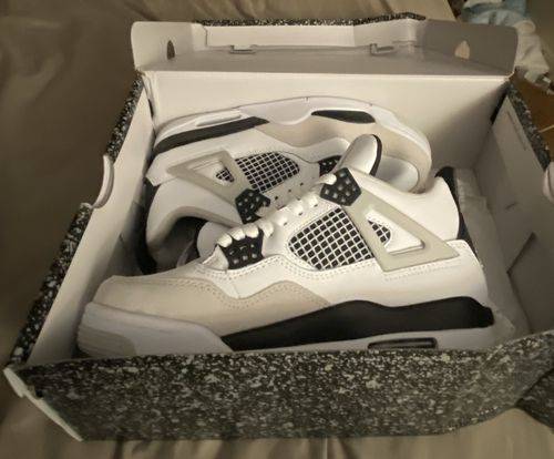 Air Jordan 4 Retro ‘Military Black’ photo review