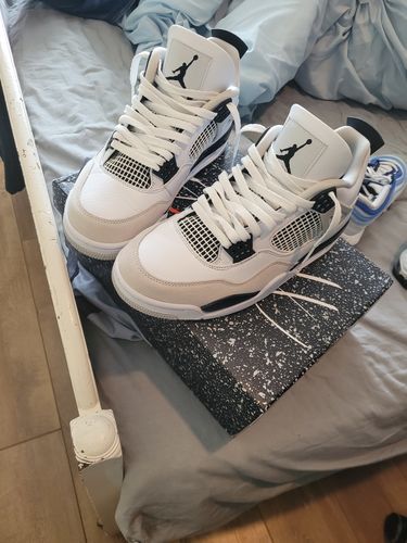 Air Jordan 4 Retro ‘Military Black’ photo review