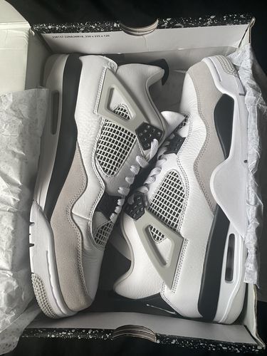 Air Jordan 4 Retro ‘Military Black’ photo review