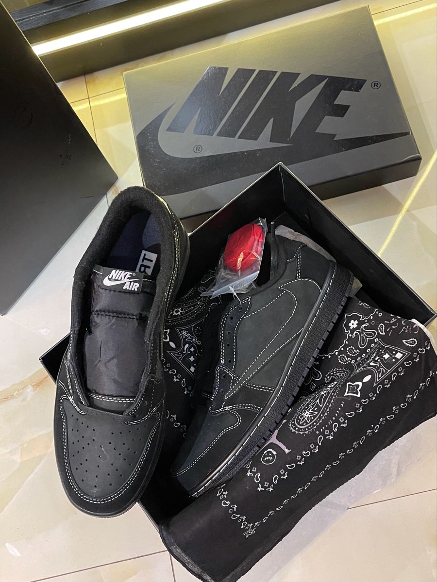 Air Jordan 1 Low OG SP x Travis Scott ‘Black Phantom’ photo review