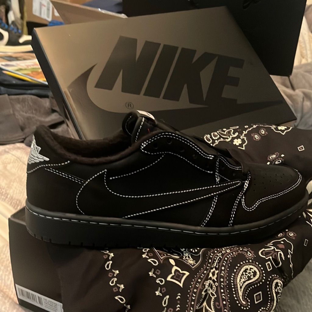 Air Jordan 1 Low OG SP x Travis Scott ‘Black Phantom’ photo review