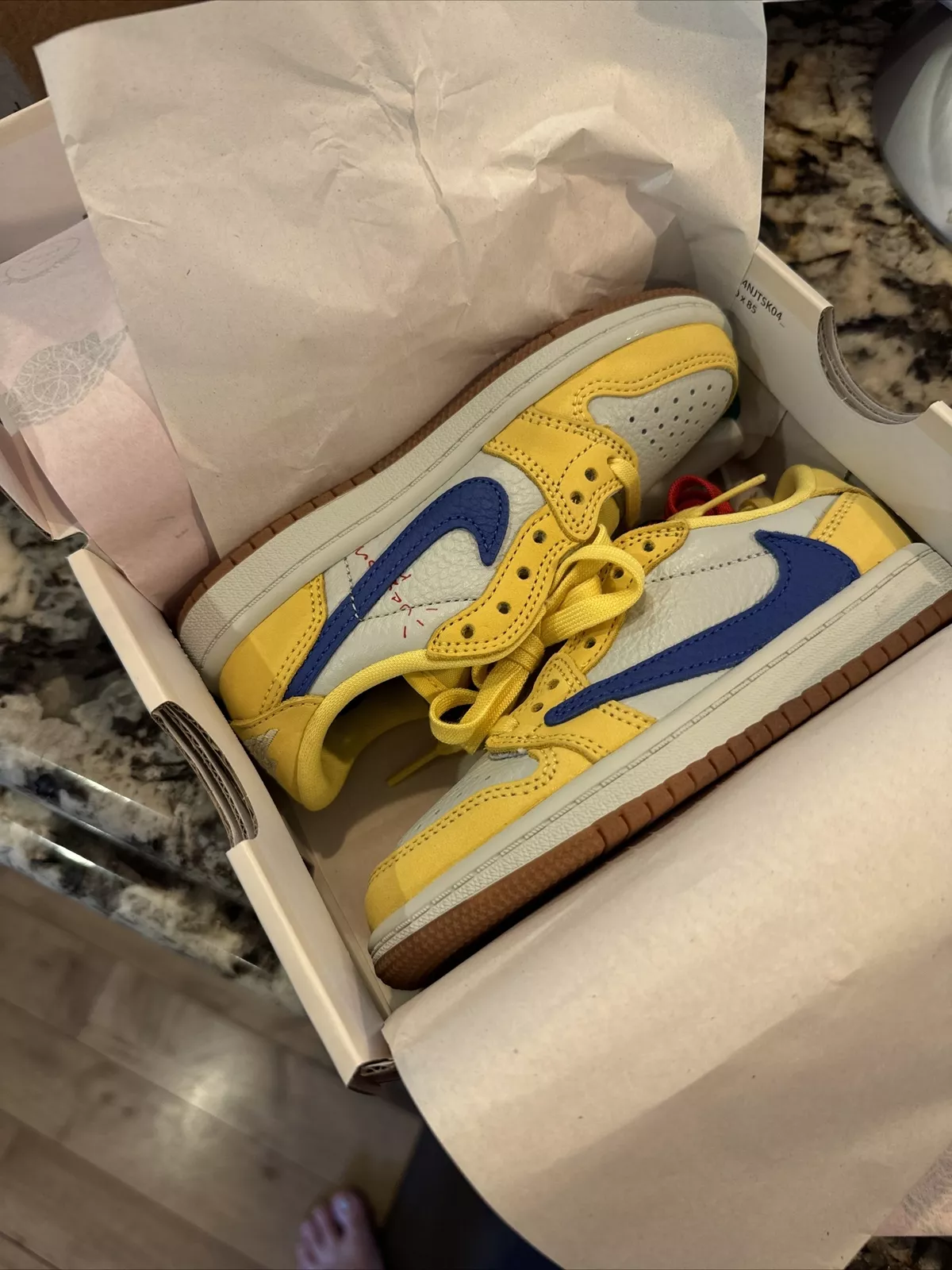Air Jordan 1 Retro Low OG SP x Travis Scott ‘Canary’ photo review