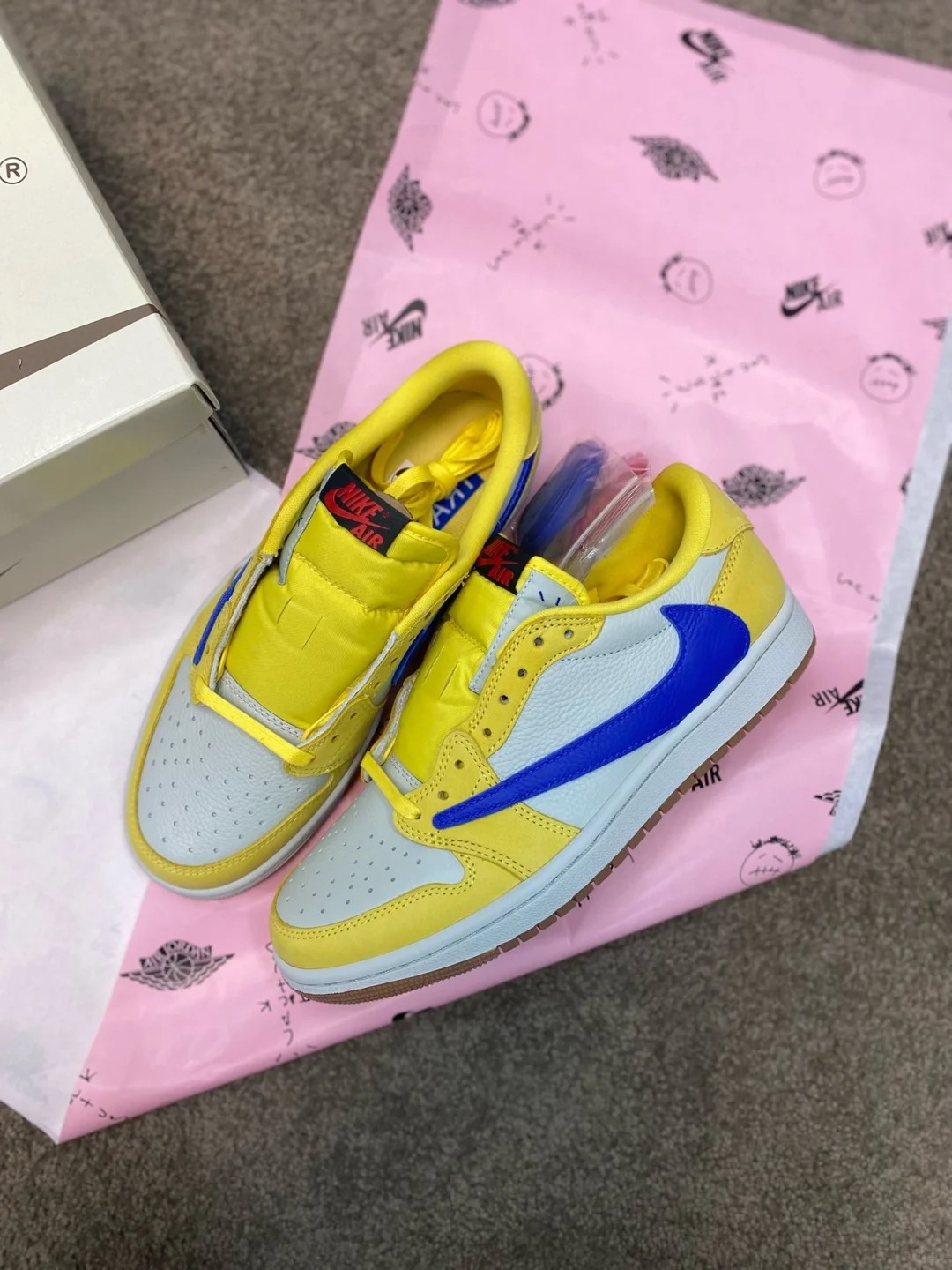 Air Jordan 1 Retro Low OG SP x Travis Scott ‘Canary’ photo review