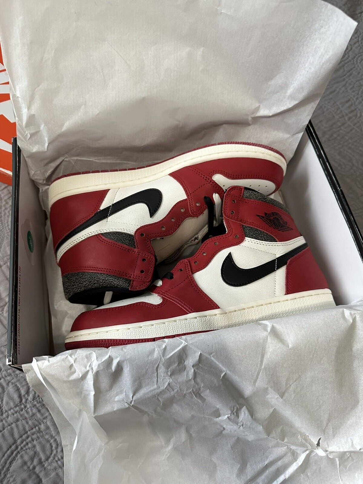 Air Jordan 1 Retro High OG ‘Chicago Lost & Found’ photo review