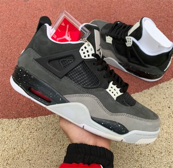 Air Jordan 4 Retro ‘Fear’ photo review